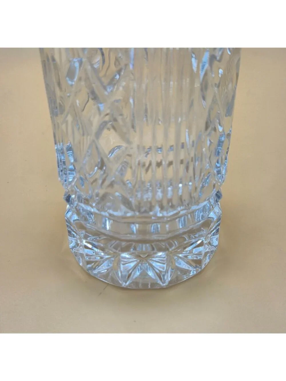 Crystal Clear Industries Meridian Criss Cross Scalloped Edge Flower Vase - Picture 4 of 6